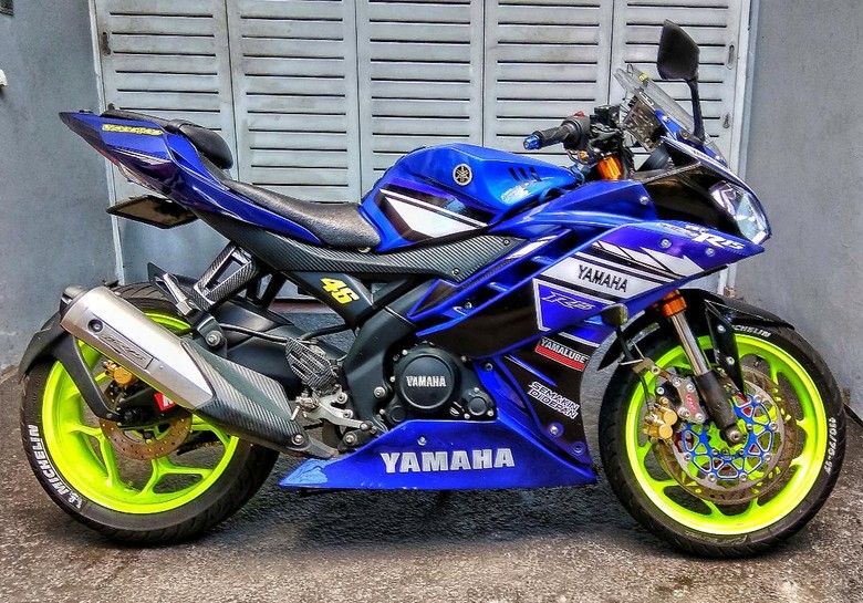Yamaha R15 Bergaya Balap Yamaha R15 Bergaya Balap