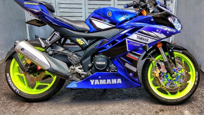 Yamaha R15 Bergaya Balap