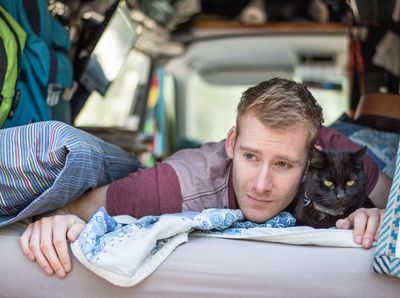 Foto: Cowok Ganteng Ini Keliling Australia Bareng Kucing