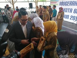 36 Sekolah Kota Bandung Terima Anugerah Adiwiyata 2017