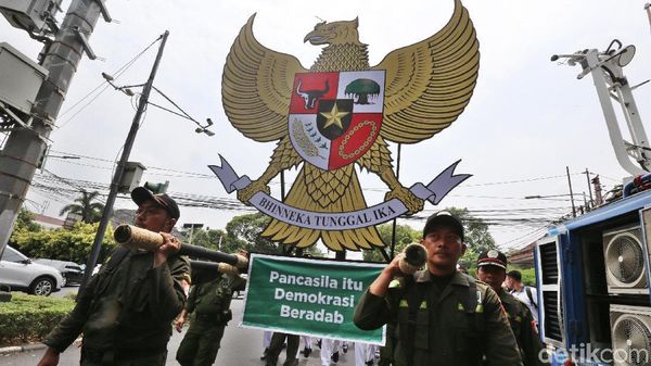 Daftar Pemilu, PKB Bawa Lambang Garuda Raksasa