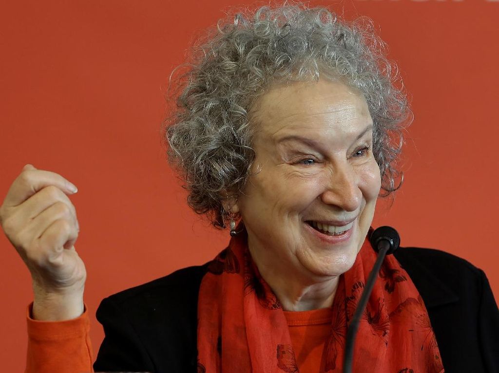 Margaret Atwood Berusia 60 Tahun, Potretnya Jadi Prangko