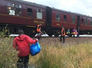 Kisah Keluarga yang Diselamatkan Kereta Harry Potter di Skotlandia Kisah Keluarga yang Diselamatkan Kereta Harry Potter di Skotlandia