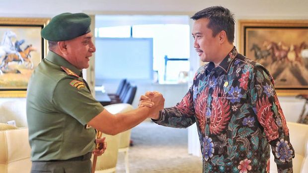 Menpora berharap Edy Rahmayadi komitmen pimpin PSSI.