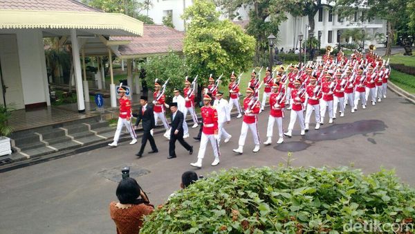 Foto: Jokowi-JK Pimpin Kirab Pelantikan Anies-Sandi di Istana