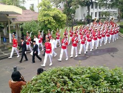 Jokowi-JK Pimpin Kirab Pelantikan Anies-Sandi