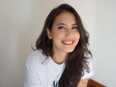 Senyum Semringah Pevita Pearce