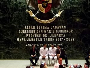 Plh Gubernur DKI Gantikan Djarot di Sertijab Anies-Sandi Plh Gubernur DKI Gantikan Djarot di Sertijab Anies-Sandi