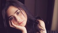 Tatapan Manja Prilly Latuconsina