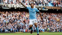 Gabriel Jesus (depan), Manchester City. Satu lagi pemain City yang cemerlang di akhir pekan; Gabriel Jesus melepaskan total dua tembakan saja dan keduanya bukan cuma tepat sasaran melainkan juga jadi gol. (Foto: Jason Cairnduff/Action Images via Reuters)