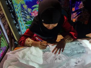 Menggambar batik