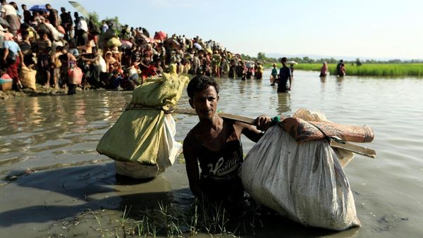 Foto : Perjuangan Pengungsi Rohingya Melintasi Perbatasan Bangladesh