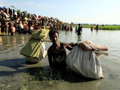 Foto : Perjuangan Pengungsi Rohingya Melintasi Perbatasan Bangladesh