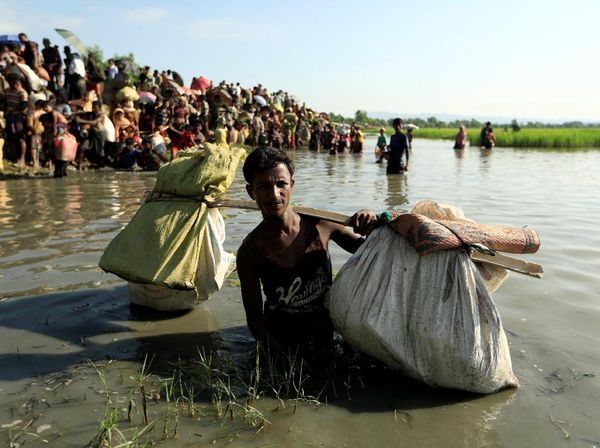 Foto : Perjuangan Pengungsi Rohingya Melintasi Perbatasan Bangladesh