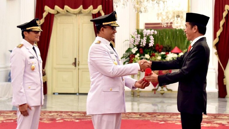 Kontroversi Pidato Pribumi, Jokowi: Tanya Pak Anies Kontroversi Pidato Pribumi, Jokowi: Tanya Pak Anies