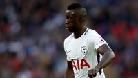 Davinson Sanchez juga terancam dijual Tottenham andai Conte dipecat. Musim ini, pemain asal Kolombia itu baru tampil 19 kali Foto: Clive Rose/Getty Images