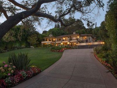 Foto: Intip Mewahnya Rumah The Kardashians yang Dijual Rp 105 Miliar