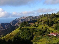 Pulau Cantik Terpencil Tempat Napoleon Diasingkan