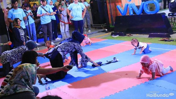 Aksi Lucu Para Batita Saat Ikut Lomba Merangkak