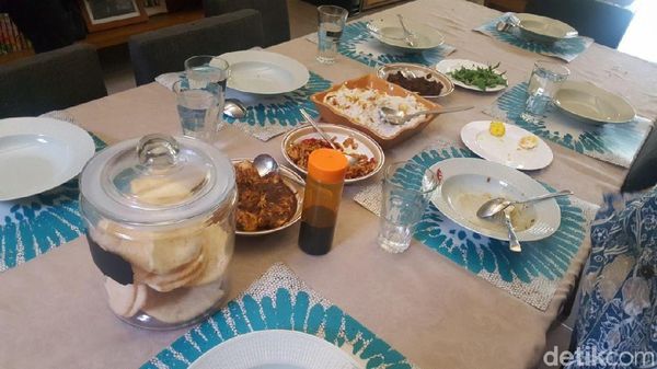 Foto: Sarapan Nasi Uduk Bareng Anies Jelang Pelantikan