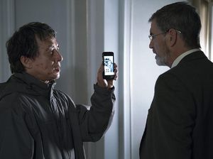 The Foreigner: Jackie Chan Adu Kekuatan dengan Pierce Brosnan