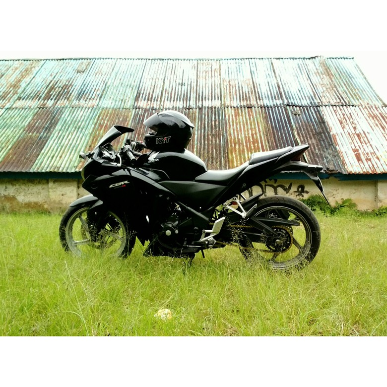 Si Hitam Seksi CBR 250R