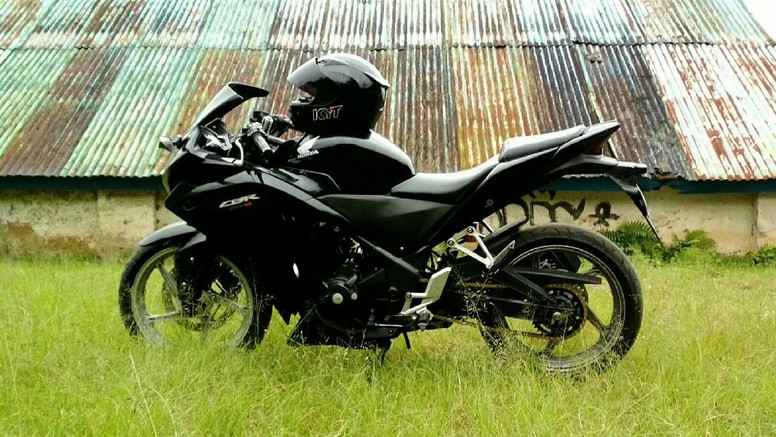 Si Hitam Seksi CBR 250R
