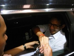 Dikawal Dishub DKI, Sandiaga Tinggalkan Balai Kota