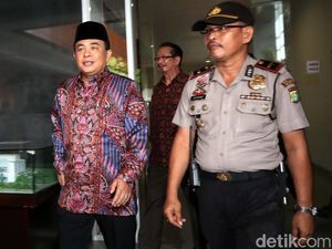 Akom: Isu DPR Banyak, Demokrat Disebut Bagi-bagi, Golkar Terima