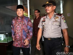 Akom: Isu DPR Banyak, Demokrat Disebut Bagi-bagi, Golkar Terima