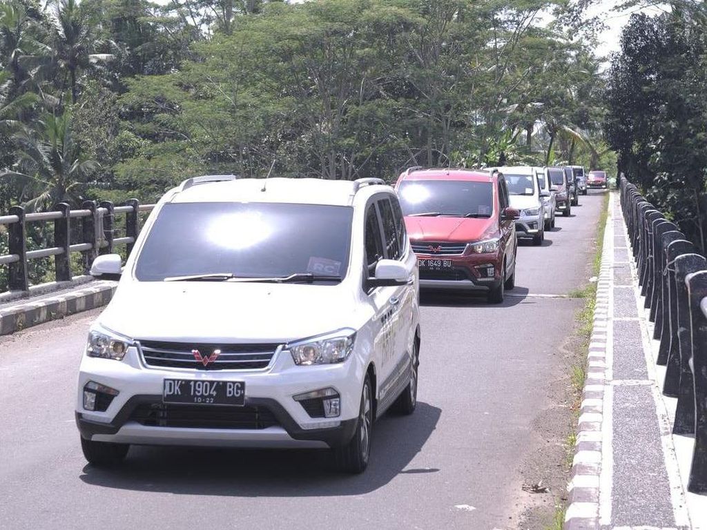 Selain Taksi Konvensional, Mobil Wuling Sudah Jadi Taksi Online
