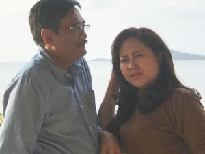 Pose Djarot di Labuan Bajo Saat Liburan Bareng Istri