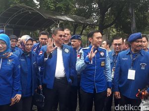 Daftar ke KPU, Demokrat Bawa 17 Boks Berkas Dokumen Daftar ke KPU, Demokrat Bawa 17 Boks Berkas Dokumen