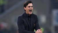 Sebaliknya, pelatih Milan, Vincenzo Montella, harus segera memperbaiki performa timnya. Kalau Milan tak segera bangkit, posisi Montella bisa terancam. Foto: Alberto Lingria/Reuters