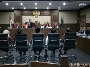 Akom Cerita soal Sayup-sayup Isu Bagi Duit e-KTP di DPR