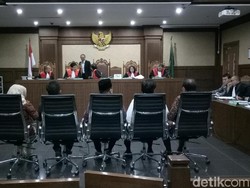 Akom Cerita soal Sayup-sayup Isu Bagi Duit e-KTP di DPR