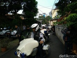 Motor Pengawal Anies Menuju Istana Mulai Berdatangan