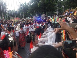 Tanjidor dan Tari Lenggok Meriahkan Kedatangan Anies-Sandi