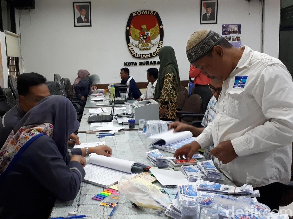 Jumlah DPT Pileg dan Pilpres 2019 di Surabaya Susut 3.840 Pemilih Jumlah DPT Pileg dan Pilpres 2019 di Surabaya Susut 3.840 Pemilih