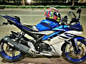 Racing Blue Yamaha R15 Bergaya R6