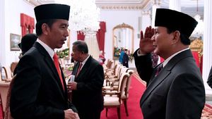 Momen Prabowo Hormat ke Jokowi Usai Pelantikan Anies-Sandi