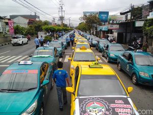 Menhub Ngobrol Bareng Sopir Taksi Konvensional Sebulan Sekali Menhub Ngobrol Bareng Sopir Taksi Konvensional Sebulan Sekali