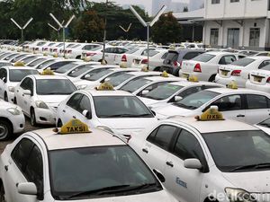 Perbandingan Kinerja Blue Bird dan Taksi Express