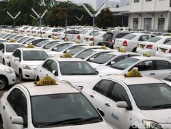 Perbandingan Kinerja Blue Bird dan Taksi Express