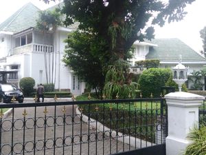 Di LKPP, Ada Anggaran Lift Rp 750 Juta untuk Rumah Dinas Anies