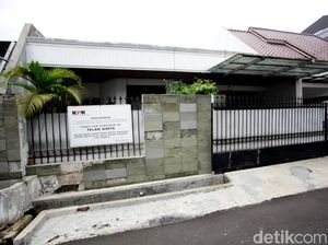 Begini Suasana Rumah Terpidana Kasus Simulator SIM yang Dilelang KPK Begini Suasana Rumah Terpidana Kasus Simulator SIM yang Dilelang KPK