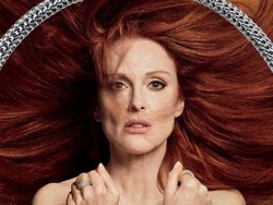 Julianne Moore Pose Topless, Pamer Perhiasan Buatan Bali Rp 500 Juta
