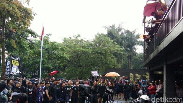 Bobotoh Ramai-ramai Datangi Kantor Persib, Ajukan Beberapa Tuntutan