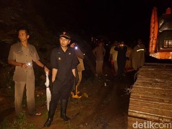 Sempat Tertutup Longsor, Jalur Antar Kecamatan di Trenggalek Dibuka