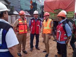 Foto: Gaya Sandiaga Bersepatu Kets, dari Kampanye hingga Jadi Wagub
